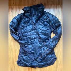 Lululemon down for a run black puffer